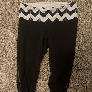 Lululemon capri running pants size 6